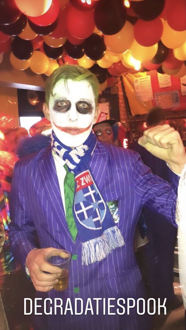 ForzaPECZwolle's tweet photo. Gespot in Zwolle tijdens het carnaval: het degradatiespook. #peczwolle https://t.co/ne650l3eL4