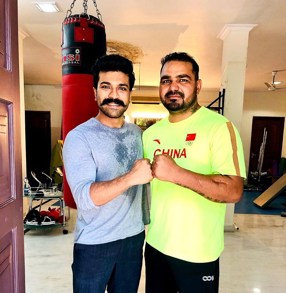 TejacherryFan's tweet photo. Latest Click 😍

#RamCharan #SeethaRAMaRajuCHARAN https://t.co/tBpYoel4P3
