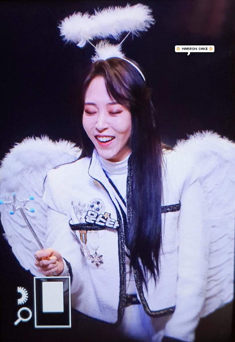 _marroncake's tweet photo. 200223 슈피겐홀 팬싸인회 프리뷰
#마마무 #문별

😇😇😇 https://t.co/TXcd96bqkX