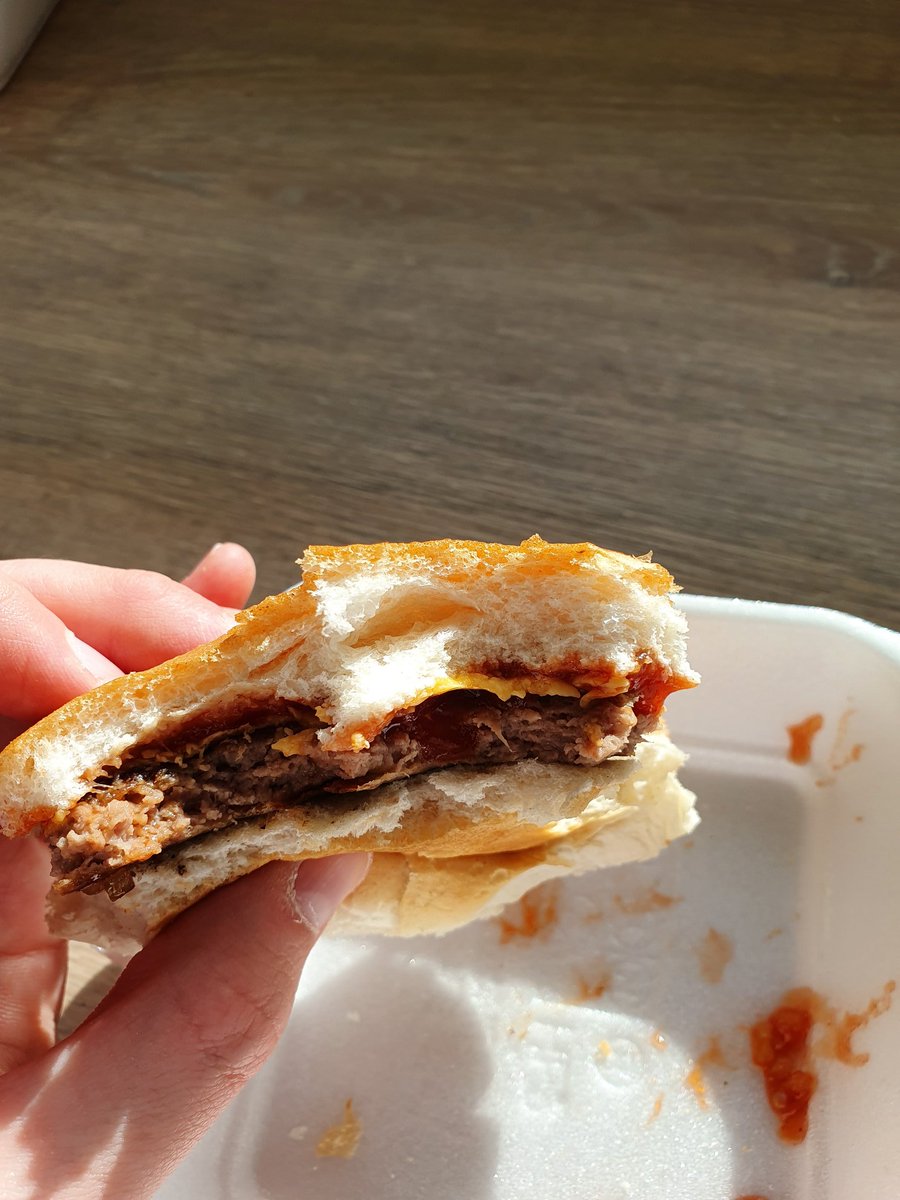 andyrew1989's tweet photo. Last ever Sunday day shift in @NEAmbulance #Control can only mean 2 things - @jesip999 #interoperability radio channel checks & @BandQ burger van! Thanks to @DurhamPolice for being today's welcoming host #communications #bluelightfamily #timeforaburger https://t.co/MOkN6cU76i