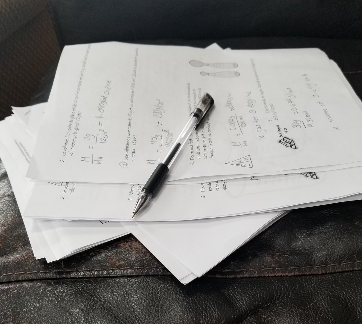 cheswest4161's tweet photo. 3 hours grading...3 to go.  Gonna be putting in for some overtime this week 😳 #teaching #whattheydontsee #homework #sundaymorningroutine #theyaredoingwell https://t.co/SLXzIUUT6z