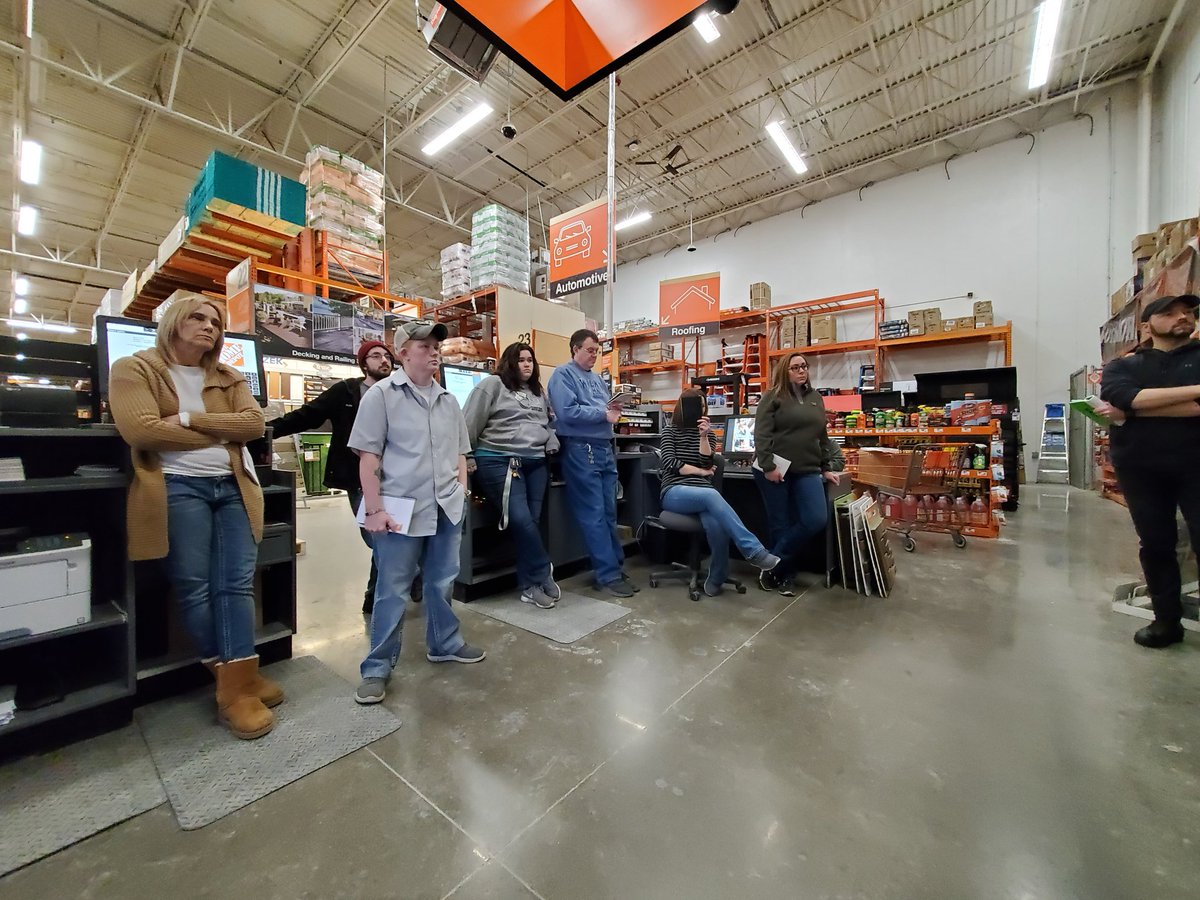 Early morning Pro training during spring alignment in our store <a href="/CampSweenScott/">Scott Sweeney</a> @tricia61745028 <a href="/THDSharpie/">Peyton Sharp</a> <a href="/Michael36031980/">Michael Miller</a>