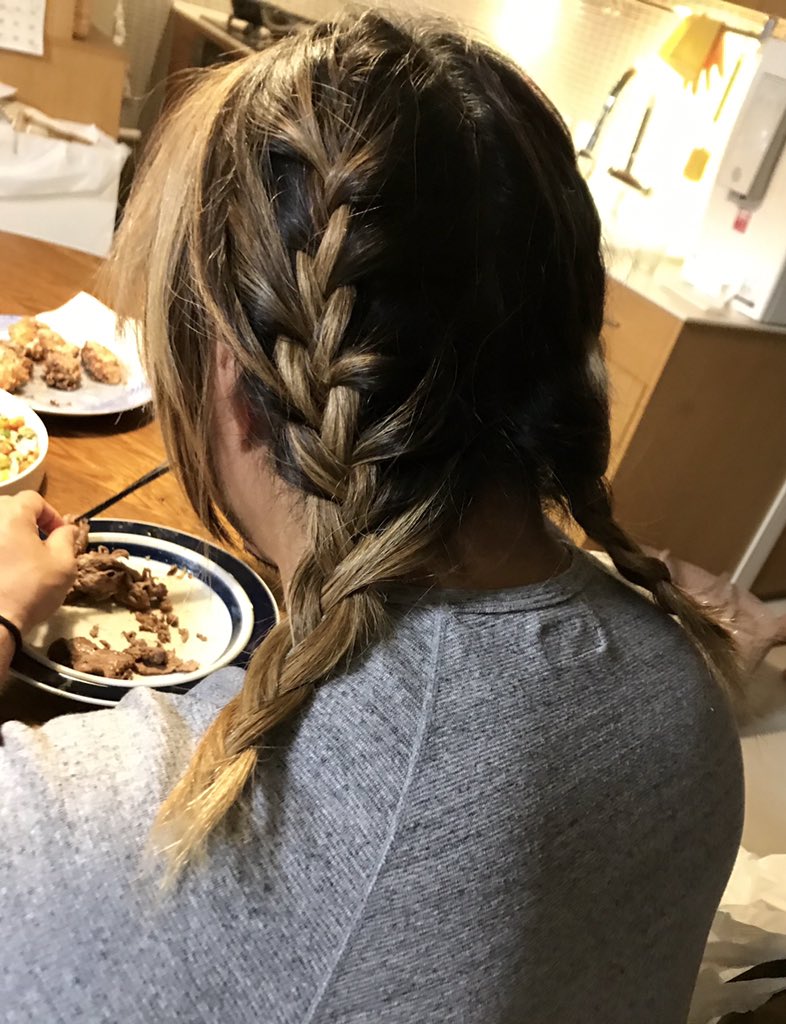 棚橋 弘至 على تويتر 晩ごはんを食べてたら 娘に編み込み 三つ編み されました 笑