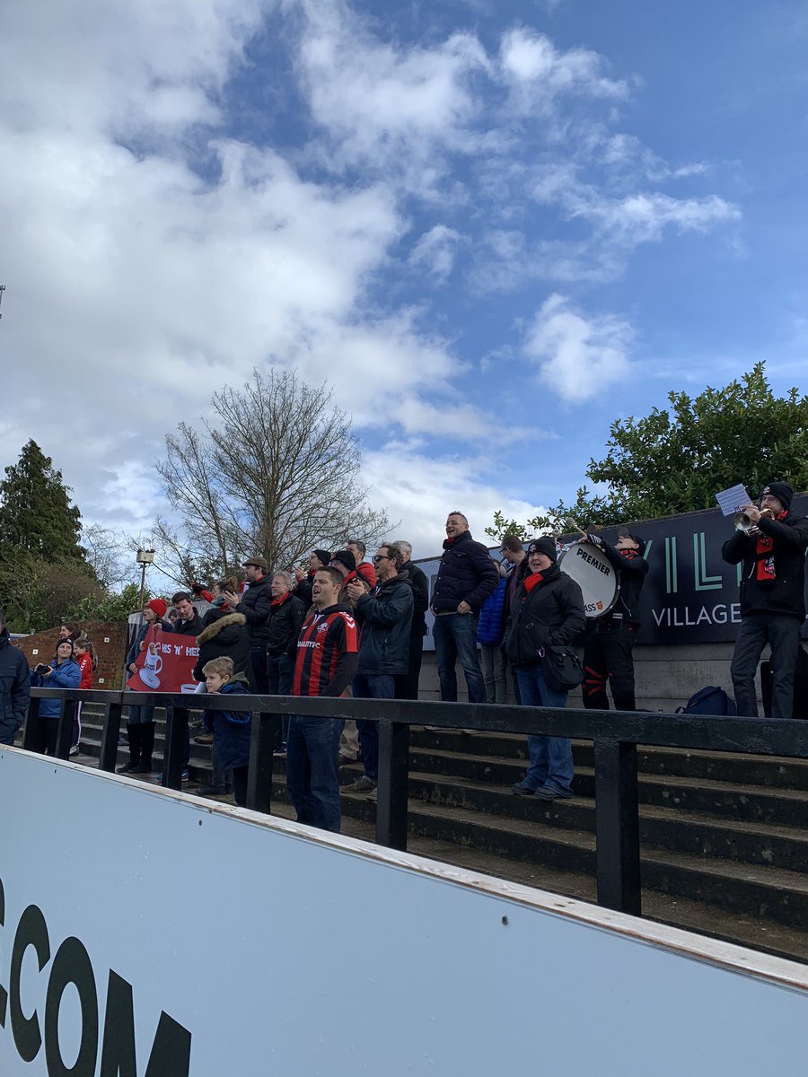 Gingeraction's tweet image. On #bbcredbutton right now is some of the *best* support I’ve ever heard at a @LewesFCWomen @LewesFCMen match. #gosbts