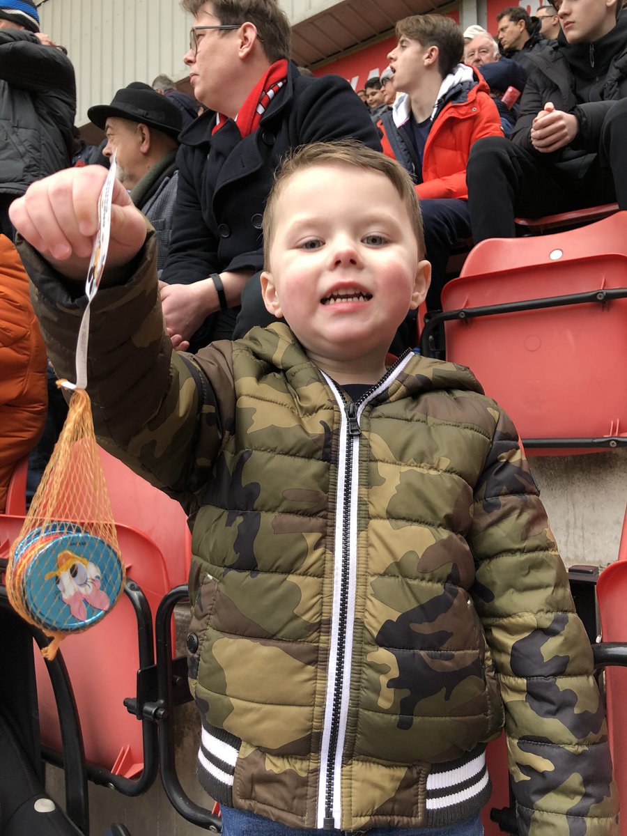abbilw1's tweet photo. Thank you @samw1984 &amp; @LSwallow74 for coopers chocolates! He was very happy 🍫 https://t.co/ajGFNfPdwP