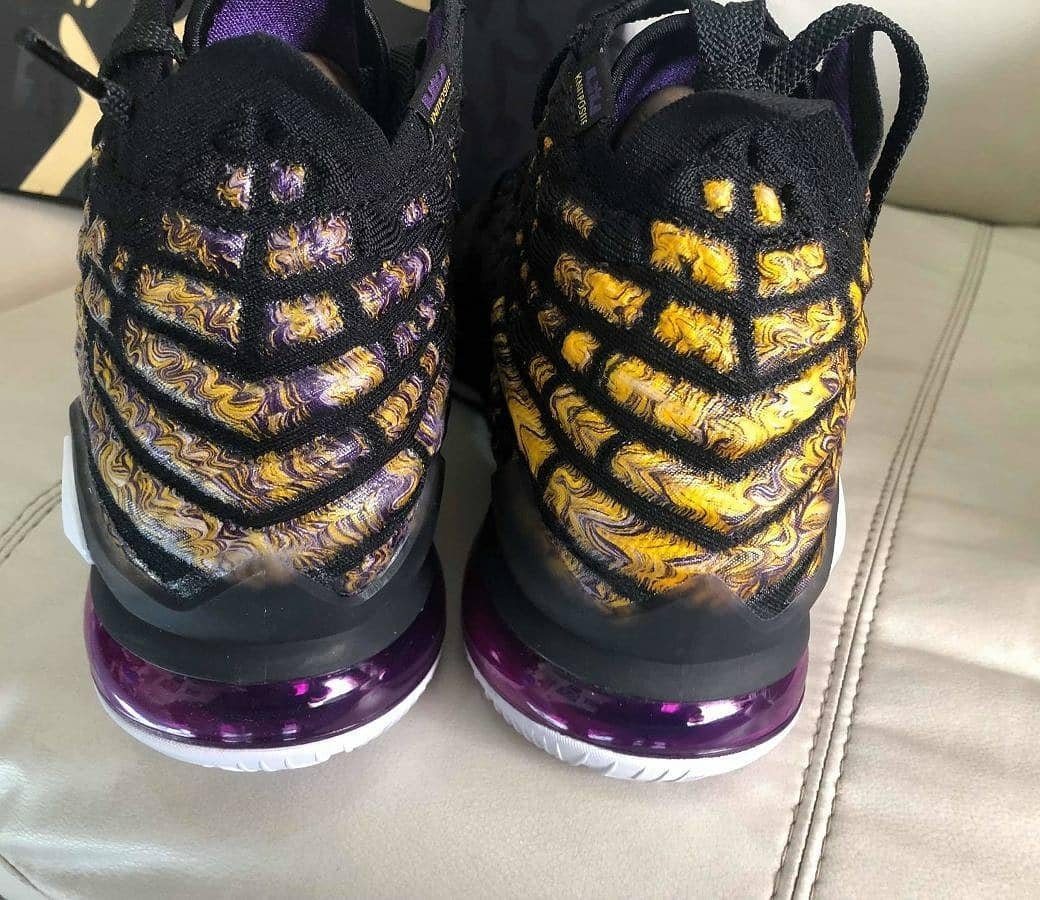 🔥SORTEAZO INTERNACIONAL DE UNAS LEBRON 17🔥

Para participar solo tienes que:

1️⃣ Dar RT al tweet
2️⃣Seguir a <a href="/Pasion_Basket1/">Pasion Basket</a> y a <a href="/SneakersNBA_ES/">SNEAKERS NBA</a>

El ganador se anunciará el día 08/03/20 y elegirá la talla que desee. ¡MUCHA SUERTE A TODOS! 🍀