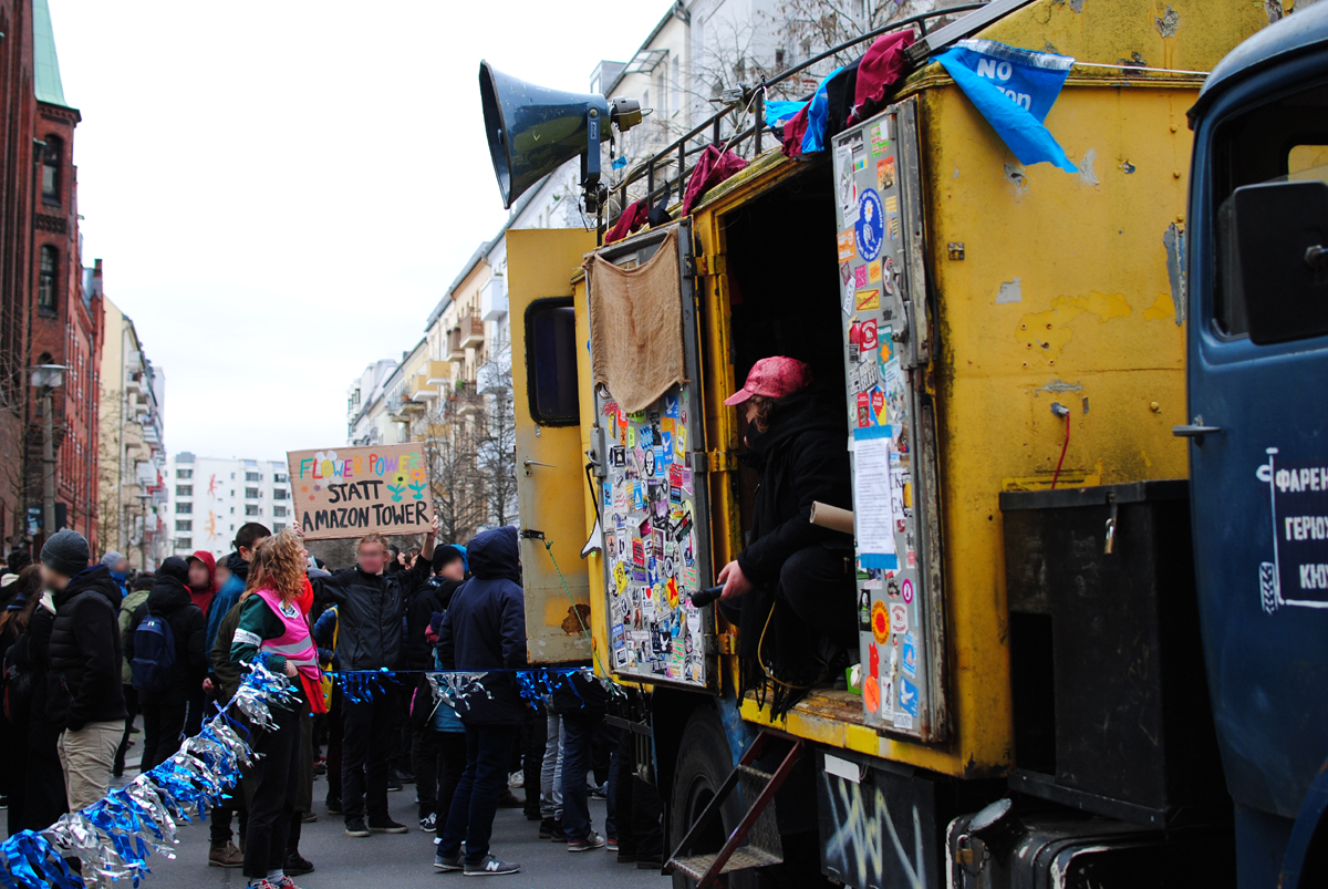 berlin_streets's tweet image. Und es geht weiter: Die KiezKommune #Fhain lädt ein: Montag, 24.02.20, 19:30 Uhr Nachbar*innentreffen im Haus Kokon-Fhain am Forckenbeckplatz zum Thema #noAmazon #berlinvsamazon #Gentrifizierung #Mietenwahnsinn