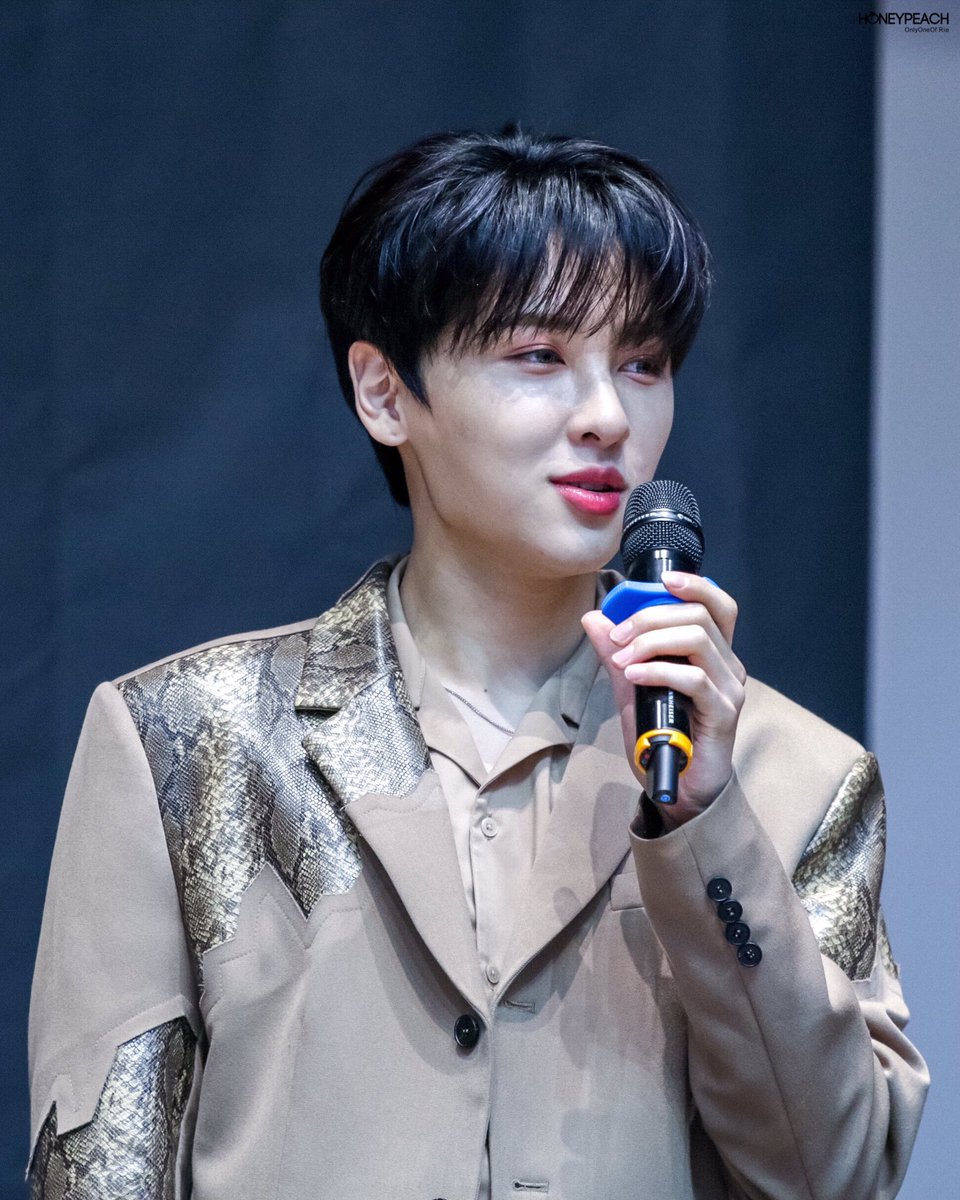 HoneyPeach116's tweet photo. 191214 목동 코바코홀 팬싸

#온리원오브 #리에 #OnlyOneOf #Rie #이리에 #이성호 #스위티리에
@OnlyOneOfmember https://t.co/SPKqltqSEW