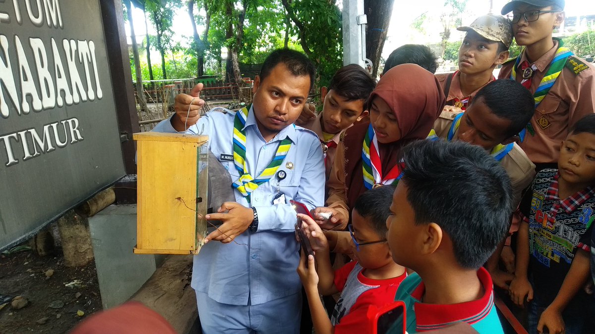 WanabaktiS's tweet photo. Giat Saka Wanabakti Sidoarjo hari ini dengan materi budidaya lebah dengan pemateri Kak M. Nusyamsi Ahadianto. #pramuka #pramukasidoarjo #sakawanabakti #sakawanabaktisidoarjo #wanabaktisidoarjo #lebah #budidayalebah #ternaklebah #sidoarjo #sidoarjohits https://t.co/Z8fiMy0QRf