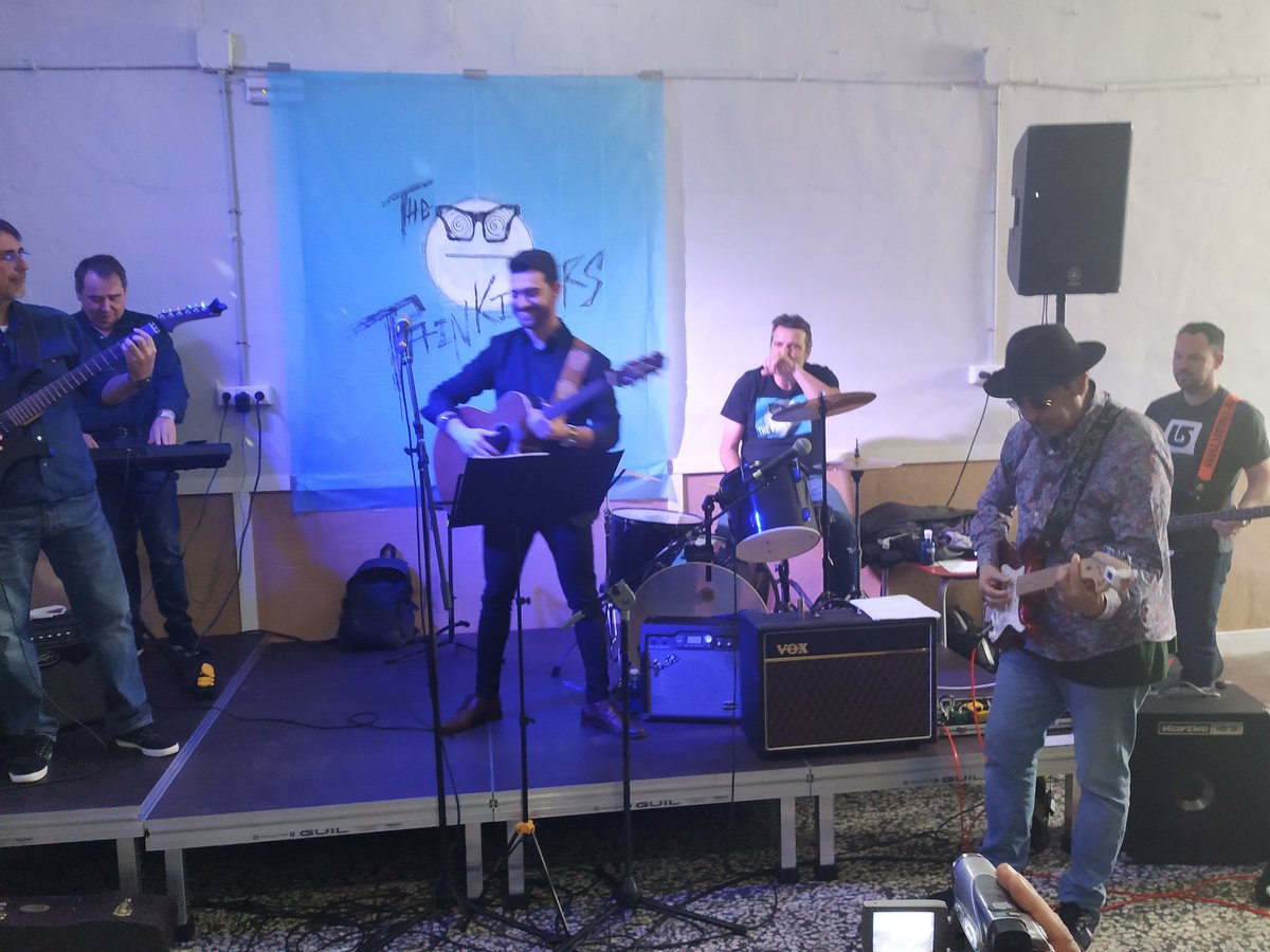 Comienza la actuación de The Painkillers, el grupo de mi hermano Ignacio Souviron. <a href="/DrSouviron/">Dr. Ignacio Souviron</a>