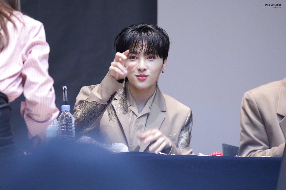 HoneyPeach116's tweet photo. 191214 목동 코바코홀 팬싸

#온리원오브 #리에 #OnlyOneOf #Rie #이리에 #이성호 #스위티리에
@OnlyOneOfmember https://t.co/B3RipycAdx