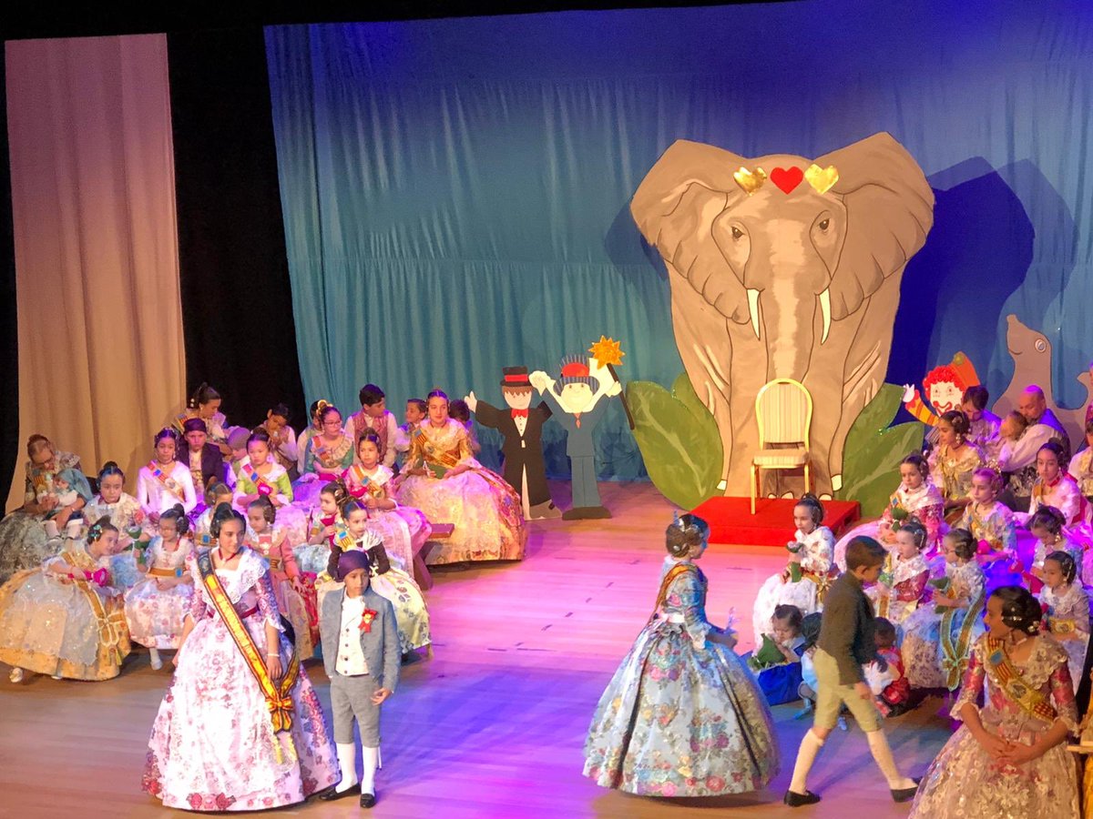 ColomdOr's tweet image. Zaira Flores ya ha sido proclamada nuestra fmi . Y un maravilloso fin de fiesta basado en #Aladdin nos hacen sentirnos orgullosos de ser @ColomdOr