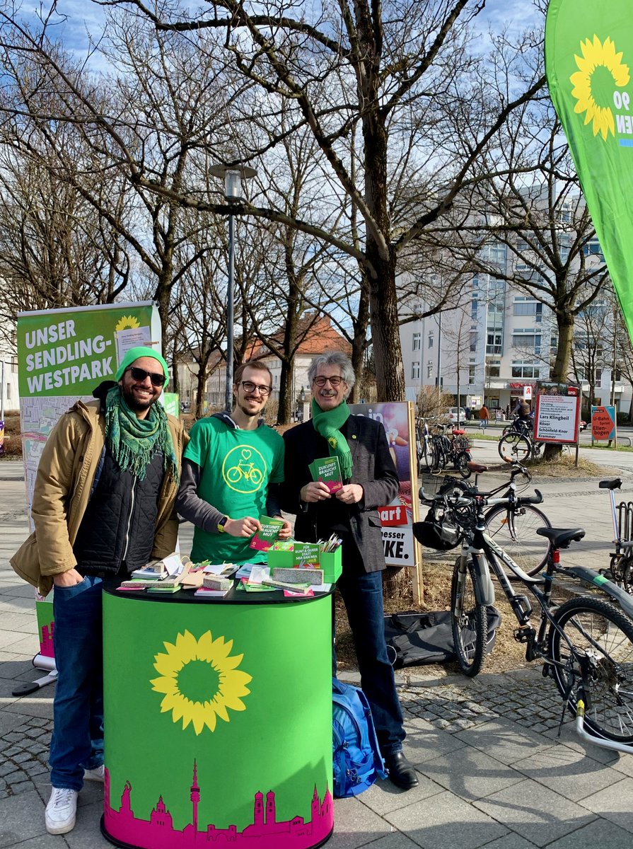 ElBalticoSenior's tweet photo. Bei schönstem Wetter #Partnachplatz mit Rady, Timon ... Feedback: Danke, ich wähl Sie sowieso. Dann: Rady Platz 8 der grünen BA-Liste für #Sendling-Westpark, Timon Platz 14 und ich Platz 10. #bezirksausschuss Sendling-Westpark #grüne_westpark #grüne_münchen
#wählwasjetztzählt https://t.co/9HvNw2S8jg