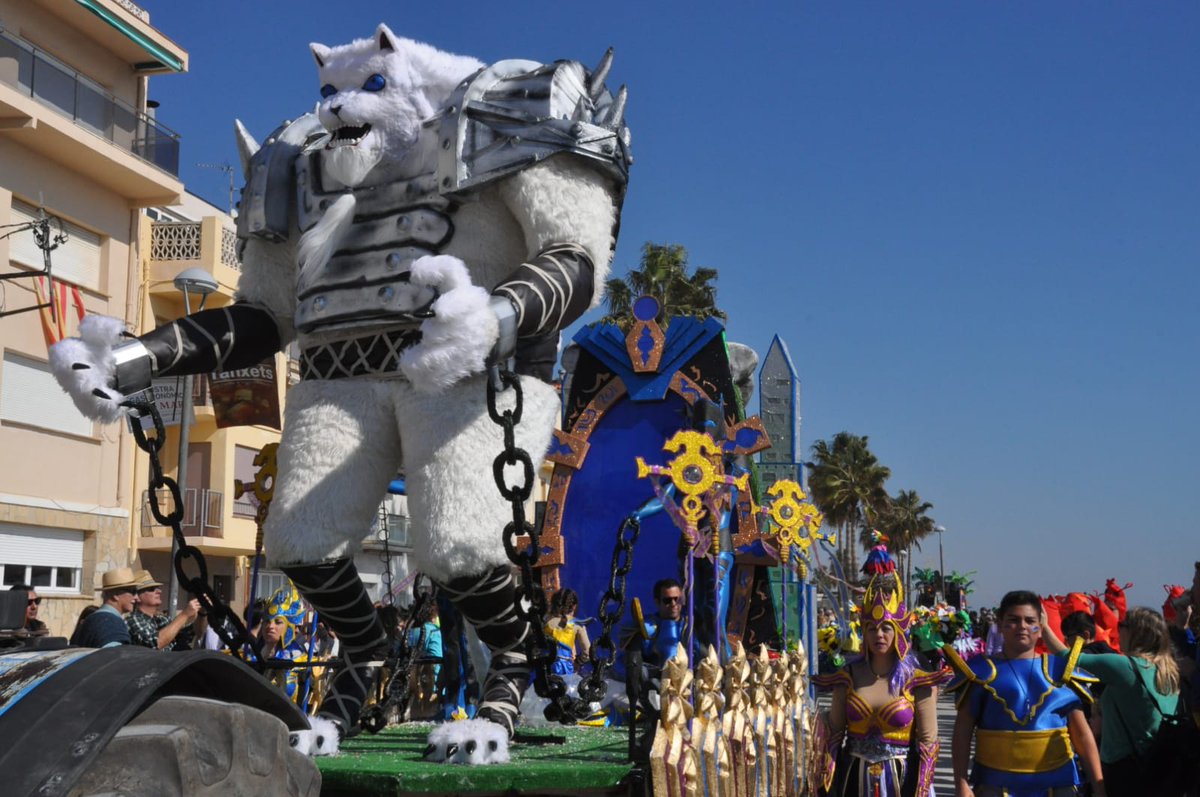 AjTorredembarra's tweet photo. 📷 🎉🎉#CarnavalTdb Espectacular Rua de #Carnaval d'aquest matí amb 2.102 persones en 24 carrosses i 6 comparses. A partir de les 17 h us esperem a la Batalla del Confetti #Torredembarra #Carnaval2020 #BaixGaià 👇🏻 https://t.co/iRupwCW7dM