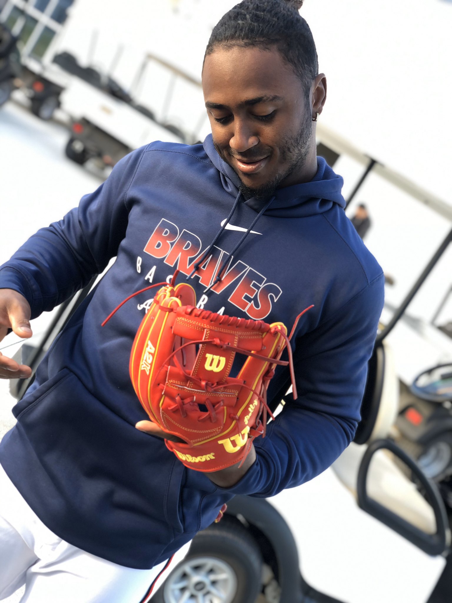 What Pros Wear How to Break in a Baseball Glove Do s and Don ts