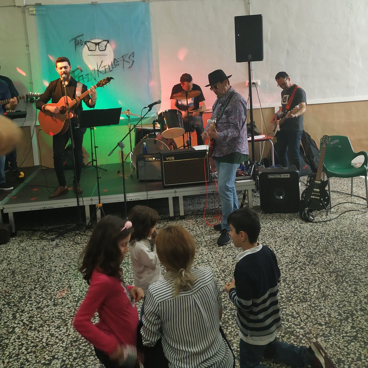 Los sobrinos en primera fila con su Tío Ignacio Souviron. <a href="/DrSouviron/">Dr. Ignacio Souviron</a>