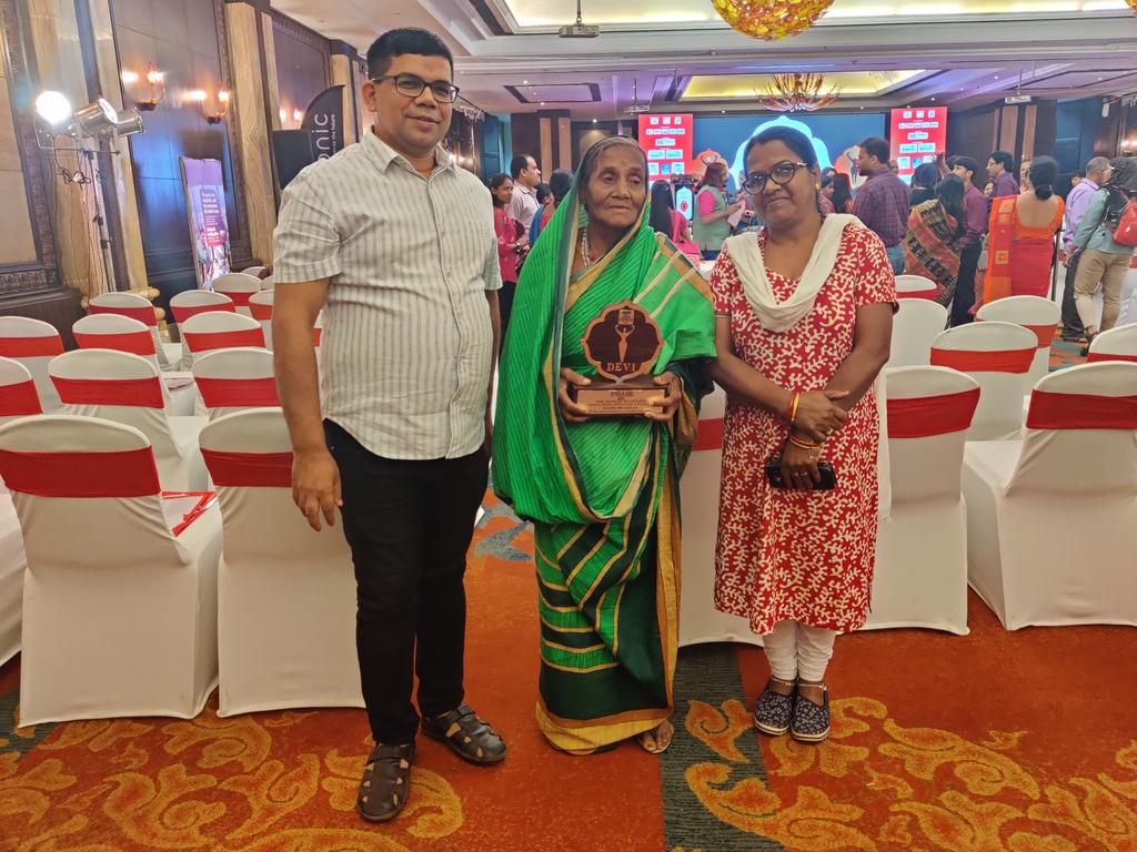 devasissarangi's tweet photo. #SashiPradhan #Thengapali #ForestPatrolling who Fought against the #TimberMafia was probably the best among the #DeviAwardees of #Odisha @Eventxpress @XpressOdisha @Siba_TNIE @dianasahu_tnie @bijay_TNIE @Asish_TNIE @Manoranjan_TNIE @kavereeb @PrabhuChawla
#Humility #Personified https://t.co/JSTZ3LIxER