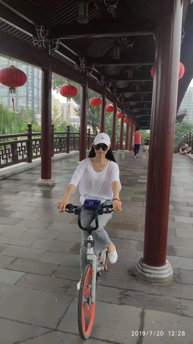 aimeilimms's tweet photo. 长身长发大美人儿，一双诱人美腿，前田径运动员，仍然可以一字马。坐标北京。年龄48，身高177。外表冷艳实则放荡。可玩可羞辱。 https://t.co/WzSrRPW9Ev