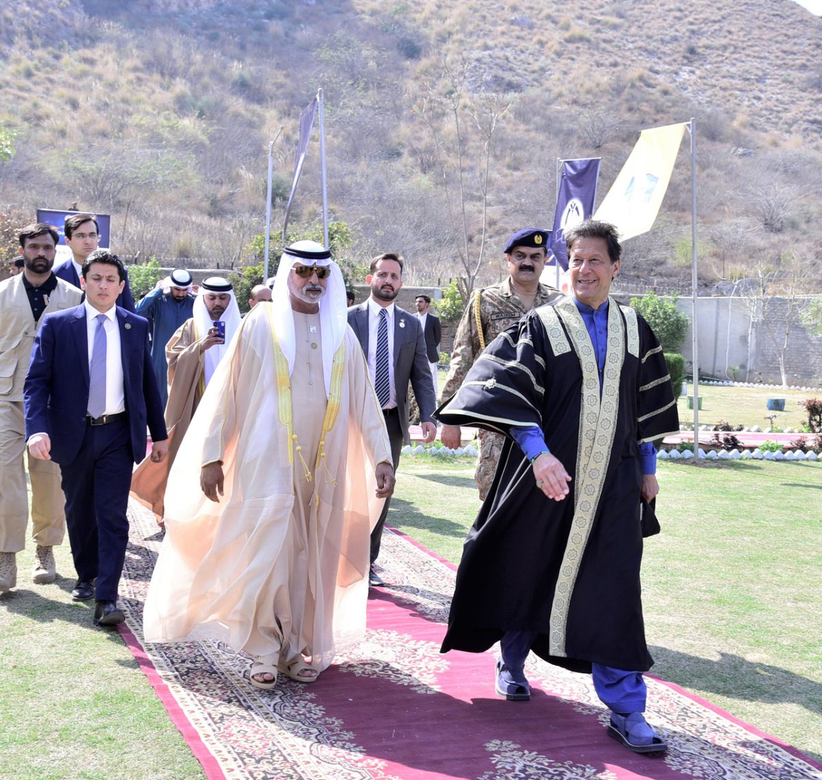 siasatpk's tweet photo. وزیراعظم عمران خان کی نمل یونیورسٹی کے یوم تاسیس کی تقریب میں شرکت، یو اے ای کے وزیر شیخ نیہان مبارک ال نیہان بھی شریک ہوئے
@ImranKhanPTI #NUMAL #PMIK #ImranKhan #Pakistan #UAE https://t.co/vM9bV4qzQs