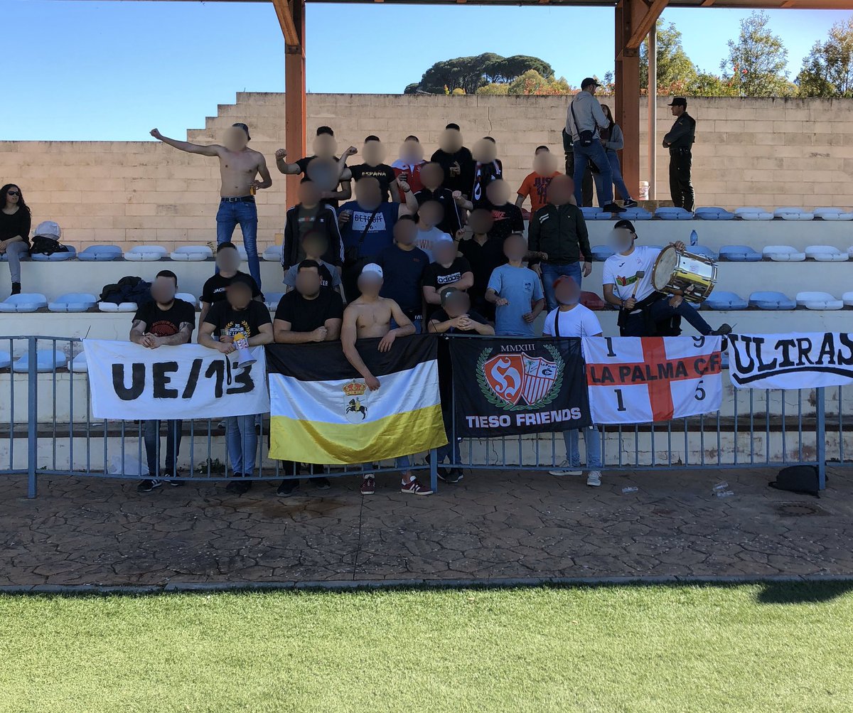 FrenteTiesoLPCF's tweet photo. On Tour Aroche. Lealtad, Fidelidad y Amor al Escudo👊🏼⚪️🔴

Honor a los desplazados🏴󠁧󠁢󠁥󠁮󠁧󠁿 https://t.co/V5mQ7rR5Fb