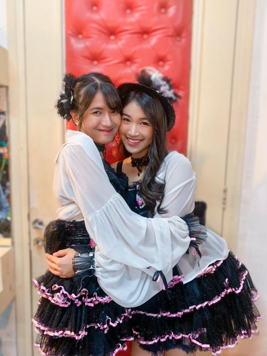 _shanindira's tweet photo. happy birthday&amp;happy graduation ka @Viny_JKT48 ♥️ 
Salah satu member terkuat di grup ini. Telah melalui berbagai macam rintangan tp masih bertahan sampai skrg, proud!
Terima kasih telah membimbing team KIII, sukses di jalan yang baru yaah
see u on top! love u capt!♥️
vinshan🤟 https://t.co/XluIGbzYXB