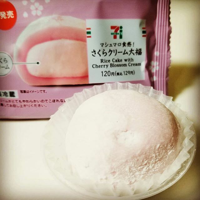 au_sone's tweet photo. 桜の季節先取り
もちもちで美味しい⭐

#セブンイレブン
#セブンスイーツ
#新商品
#さくらクリーム大福
#桜 https://t.co/bhle7UmMbx https://t.co/LZSwaWtcrR