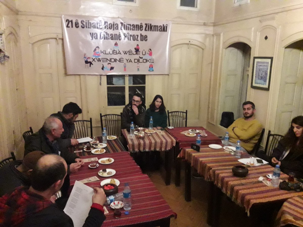 Em wekî Koma Helbestê ya Amedê beşdarî roja vekirina Klûba Wêje û Xwendinê ya Dîlokê bûn. Di 21'ê Sibatê Roja Zimanê Dayikê ya Cîhanê de Klûba Wêje û Xwendinê deriyê xwe vekir. Bi xêr û xweşî be.