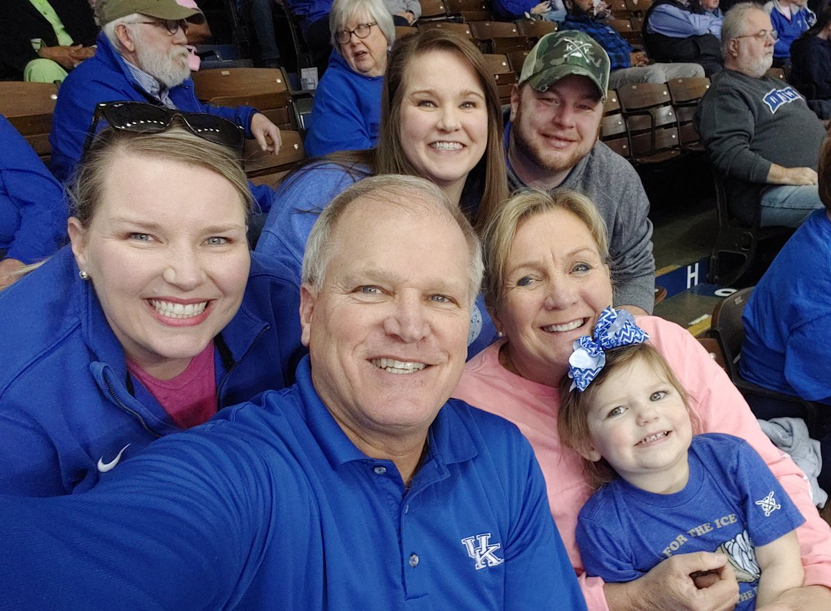 MeganEileenKy's tweet photo. Let's go CATS! 

#WeAreUK https://t.co/B7yhoZXVV2