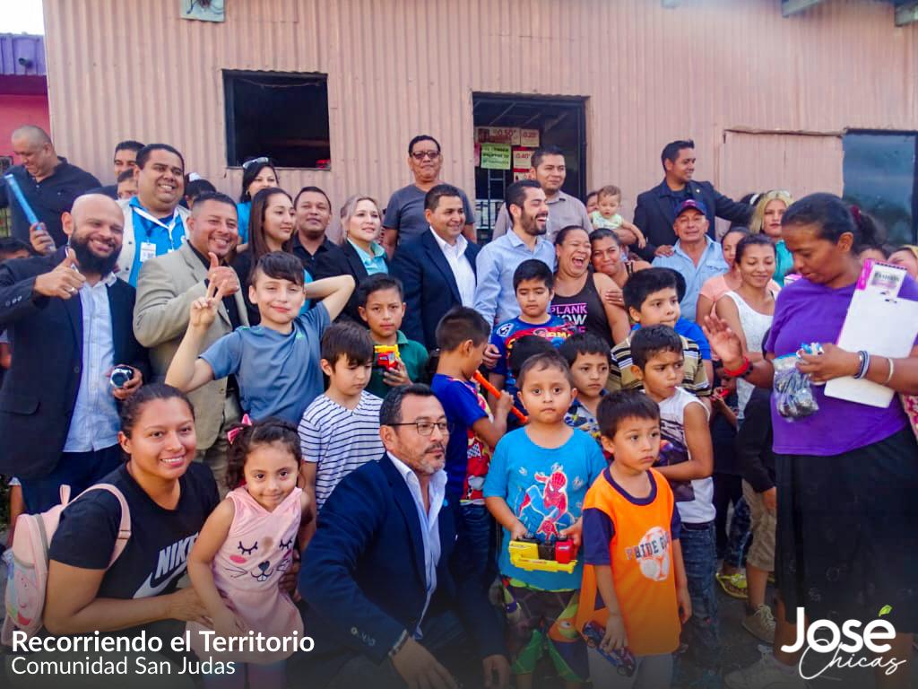 PrensaSSE's tweet photo. Ayer compartimos una fiesta muy agradable con vecinos y amigos en la Comunidad San Judas, en San Salvador. Gracias Carlos Fuentes NI #NuevasIdeasSomosTodos https://t.co/RcBMlmtC0Q