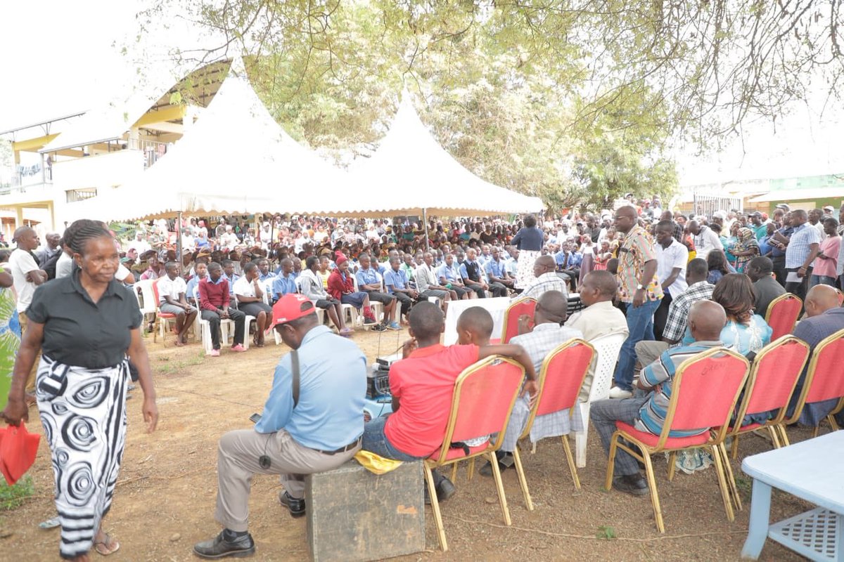 mamangilu's tweet photo. Today we launched issuance of school bursaries totalling to Ksh 60M

The bursary fund will benefit more than 10,000 learners, with each of the 40 wards getting an allocation of Ksh 1.5 Million. All the beneficiaries were selected at the village level through public participation. https://t.co/lagLJJPFcD