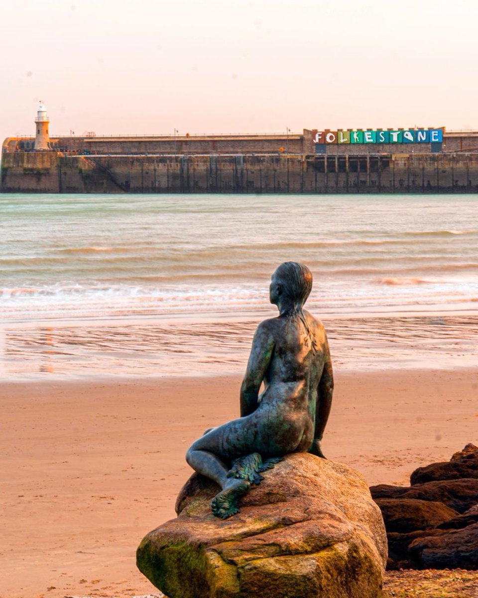 folkelife's tweet image. Three iconic #Folkestone landmarks in one beautiful photo 👌 #folkelife

📸: Ragammos