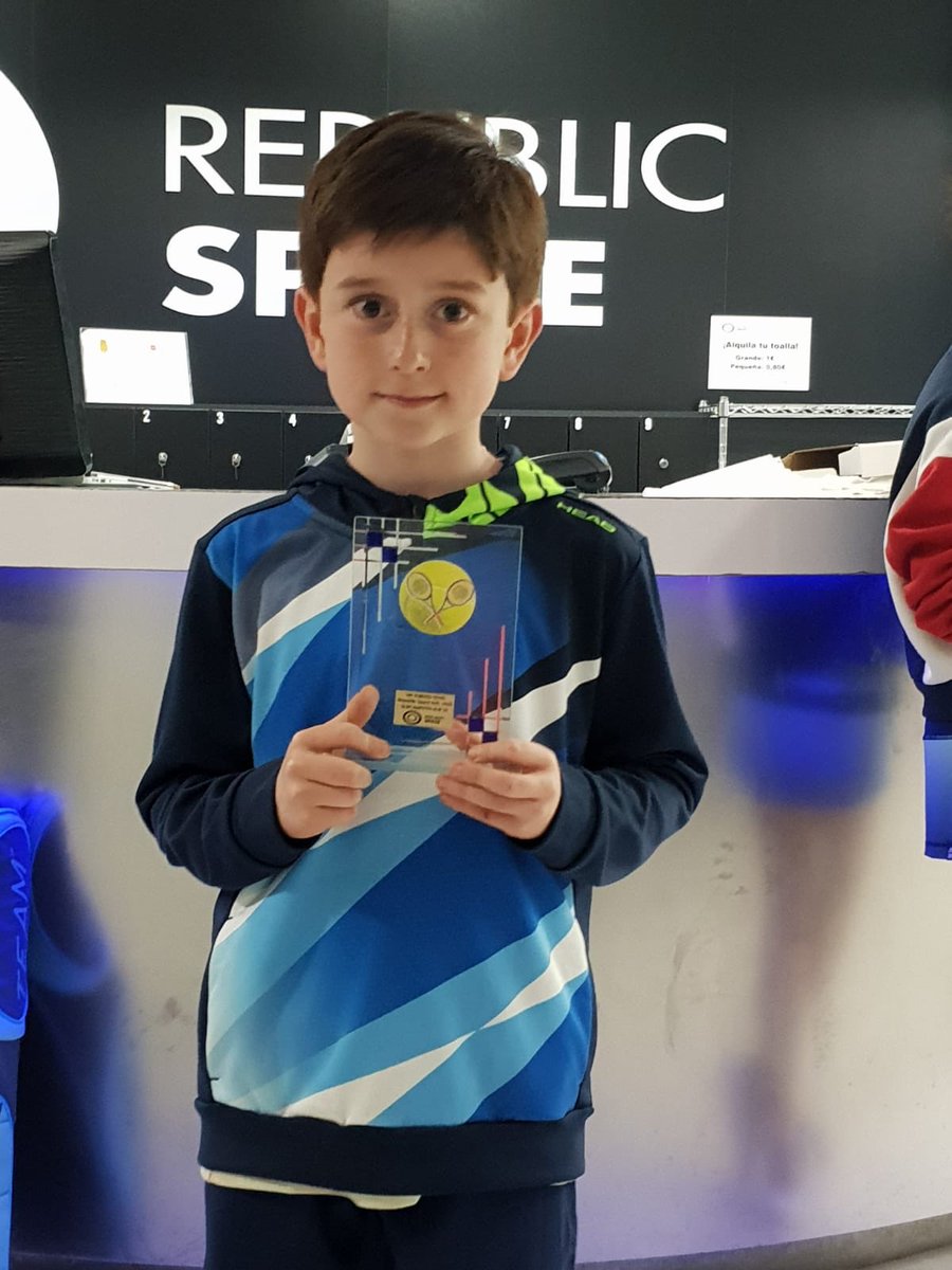 Enhorabuena a nuestro Junior Gordo subcampeón benjamín en el torneo de República Space Vamos!!! 💪Tres finales este fin de semana para la escuela el hangar #escuelatenis #teniscompeticion #tenisalcobendas #tenismoraleja #tenisencimar #torneostenis