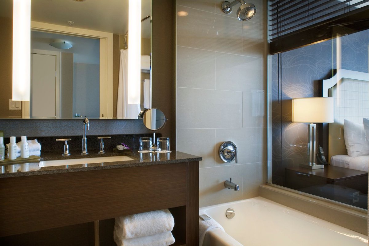 Sundays are for self care.
Draw yourself a bath, order yourself some room service, and we'll take care of the rest.
Click here for more information on our Sunday Night Special >> buff.ly/2PrZuKB
#shipyardsdistrict #northvancouverhotels #pinnaclehotels