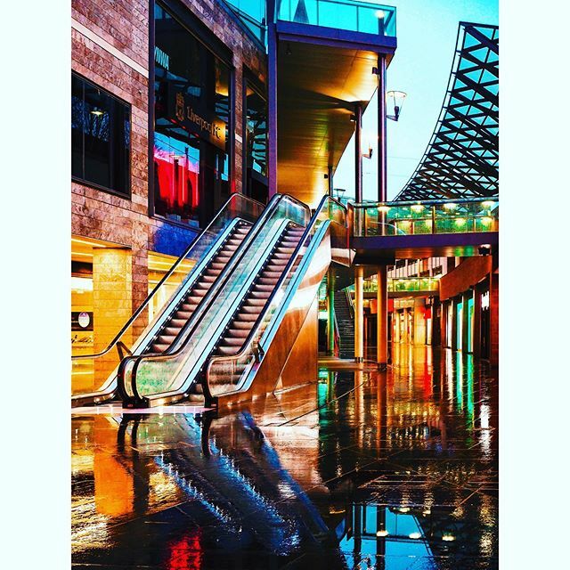 pceimages's tweet photo. Before the crowds arrive..........
.
.
.
.
.
.
.
.
.
.
 #Outside #lensculture #streetview #moodygrams #thelensbible #gramslayers #visualsoflife #illshooters #thecreatorclass #way2ill #citykillerz #liverpool #shoot2kill #uk_shooters #fatalframes #explore … https://t.co/96YrKynp32 https://t.co/5VS67958Yv