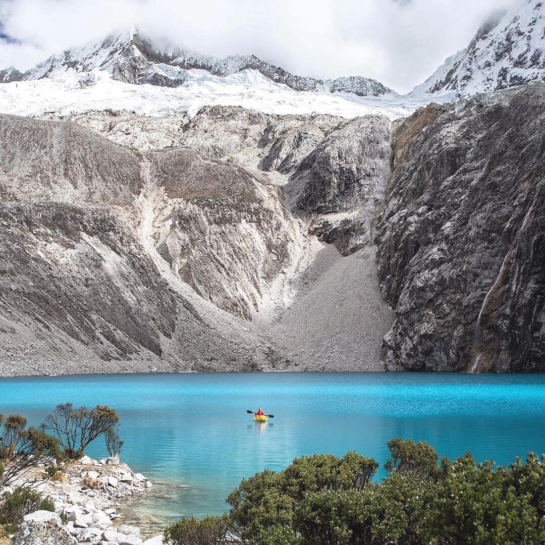 foldingboats's tweet photo. We’ll take 1 turquoise blue lake with a side of snow capped mountains please.
📸 paddle.standard (ig) #mountains #mountainlake #kpak https://t.co/tRyfZsvsPD