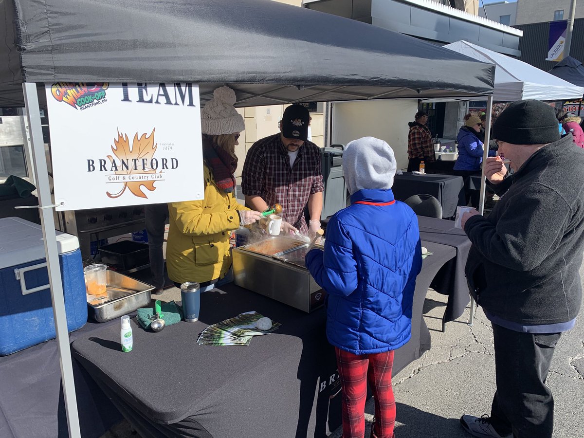 bhutch_53's tweet image. Great weather, fantastic food, upbeat music, good crowd ⁦@CityofBrantford⁩ Chillywillyfest #funtimes