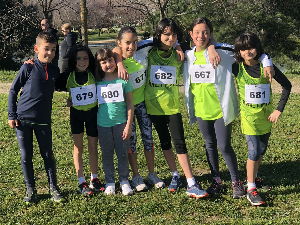 MultiParla's tweet photo. Enormes nuestros peques de la Escuela Infantil de Atletismo y OCR hoy en la tercera jornada de la XXXVI Copa de Cross de @AytoParla @CasaDeporte_  

Muy tranquilos antes de la salida 👌👌 https://t.co/KaMIZecMaS