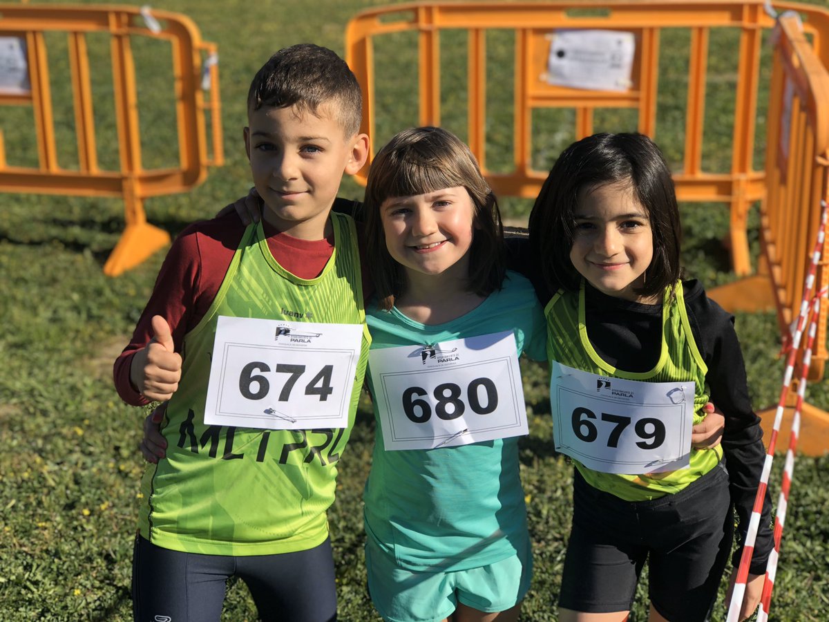 MultiParla's tweet photo. Enormes nuestros peques de la Escuela Infantil de Atletismo y OCR hoy en la tercera jornada de la XXXVI Copa de Cross de @AytoParla @CasaDeporte_  

Muy tranquilos antes de la salida 👌👌 https://t.co/KaMIZecMaS