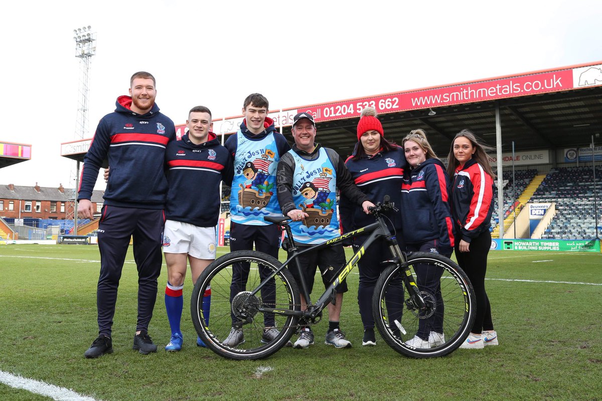 mark_ratters's tweet photo. Thanks for the great pic @JMSportPix @RochdaleHornets with players Jamie, Sam and Dan @HornetsLadies players Beth, Millie and Harriet Showing their support of my #CycleChallenge2020 for @Jolly_Josh1 @HornetsSpF https://t.co/a4Eq5qQ7Bj #ThisIsRochdale https://t.co/DV2zSdfEjT