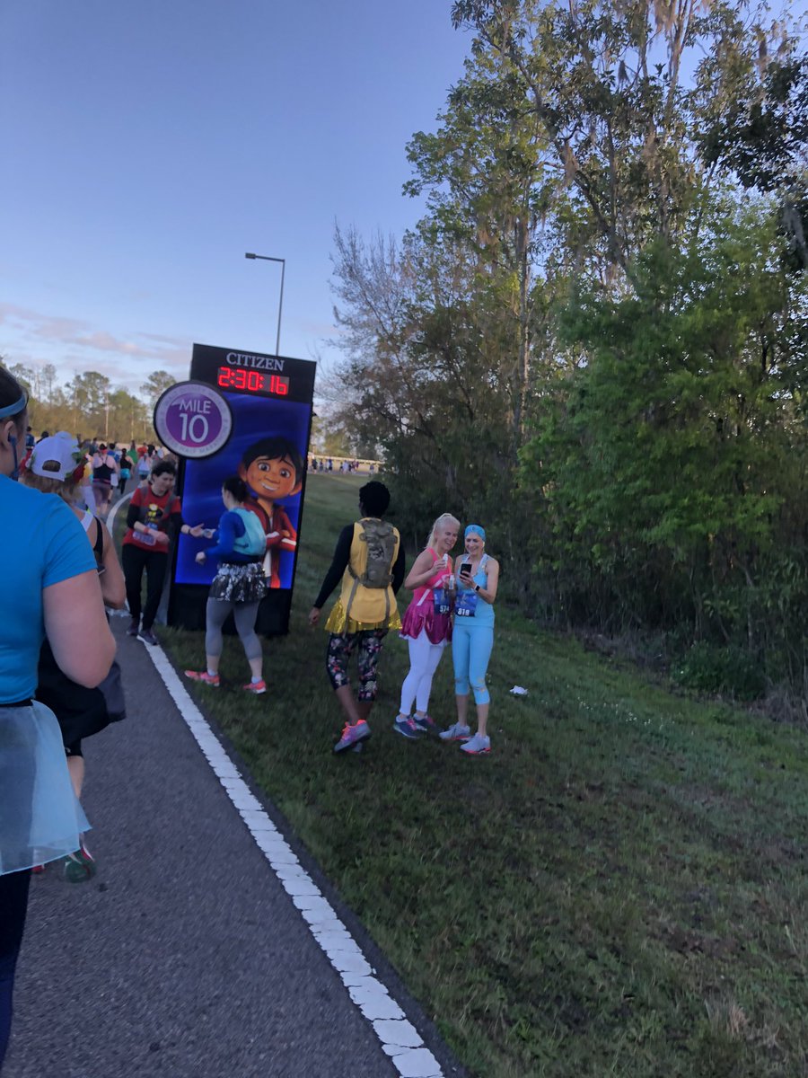 EmMorris2's tweet photo. Disney Princess Half marathon 2020!! 👑 #runDisney #disneyprincesshalfmarathon #choosekind https://t.co/DKJzJUyIql