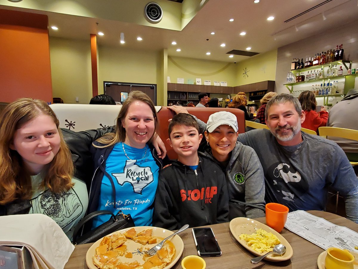 ritcheyscoyotes's tweet photo. Took my girl to #PancakeDay2020 ππ & supported our @NISDKuentz garden. Saw one of my students & his family, Coach & @KuentzLeaders Thank you 2 the I-10 & Huebner @SnoozeAMEatery #StrandStrong #mysnooze #supportlocalgardens #kuentzproud @KuentzEcoFriend https://t.co/dtEGgqu0k2