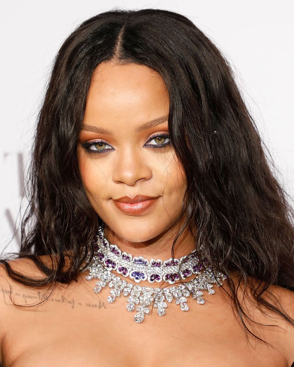 _GetNThaGame's tweet photo. Rihanna Says Tell Your Other Friends To “Pull Up” https://t.co/pFg8L88J7Z https://t.co/Yf7Gso5D5S
