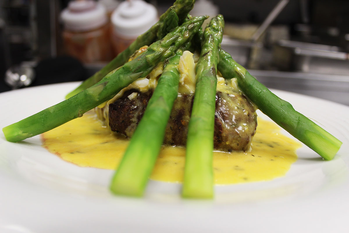Callaros Steak House tweet media