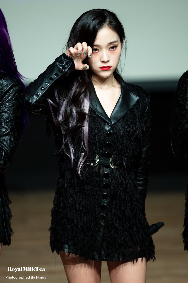 RMilkTea0117's tweet photo. 가현 - 200222 드림캐쳐 첫 정규 [Dystopia : The Tree of Language]발매 기념 팬사인회(건대점) / 일지아트홀
#드림캐쳐 #DREAMCATCHER #가현 #GAHYEON https://t.co/gJ7KM6wFTr
