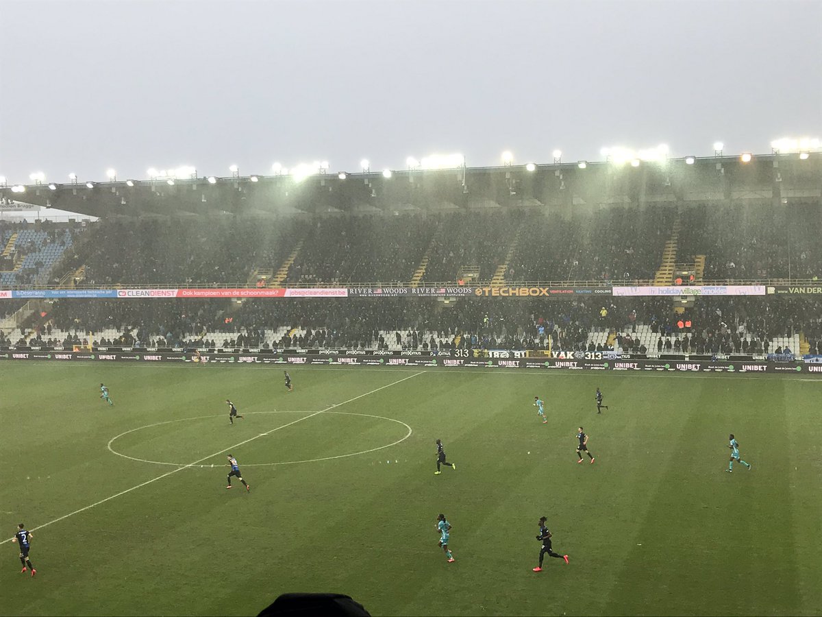 VBlouard's tweet photo. Encore une drache sur Bruges 🌧💨 #CLUBRU https://t.co/HQO0MRzsUC