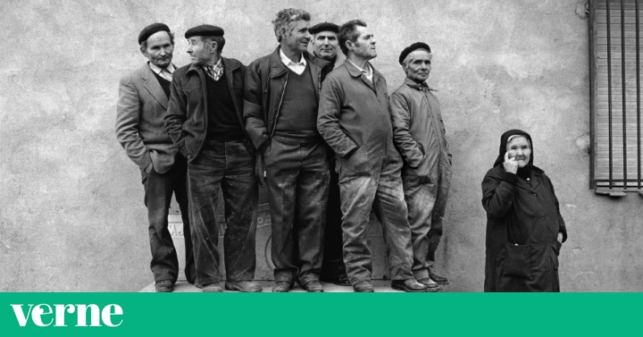 Cientos de microcuentos para Twitter inspirados por esta foto de Cristina García Rodero dlvr.it/RQbKWv