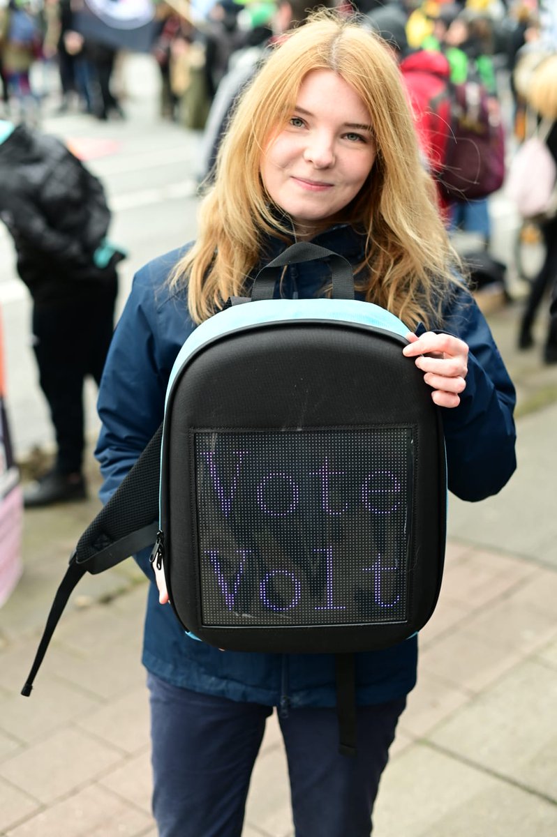 dakrumwiede's tweet photo. Die Freiheit, die errungen die Alten, möge die Nachwelt würdig erhalten. #HelloNachwelt #VoteVolt #VoltHamburg #HHWahl #Europa #GlobalGoals #SundayForFuture https://t.co/UxYL3fRt3j