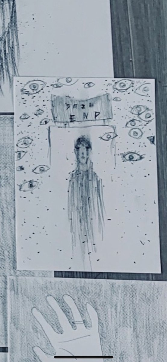 Bacillusanthra7's tweet photo. こんな風に眼がたくさん描いてある絵は心さん達を殺人犯の家族としてみる世間の眼を示しているのか？
1枚目の絵は2、3枚目と比較して人の方を見てる眼が少ない事から顔と名前を変えて別人として生きてる姉ちゃんを表しているのか？
#テセウスの船 https://t.co/eAS5S13eoI