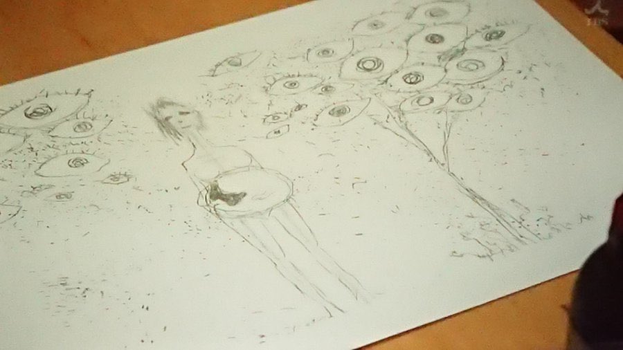 Bacillusanthra7's tweet photo. こんな風に眼がたくさん描いてある絵は心さん達を殺人犯の家族としてみる世間の眼を示しているのか？
1枚目の絵は2、3枚目と比較して人の方を見てる眼が少ない事から顔と名前を変えて別人として生きてる姉ちゃんを表しているのか？
#テセウスの船 https://t.co/eAS5S13eoI