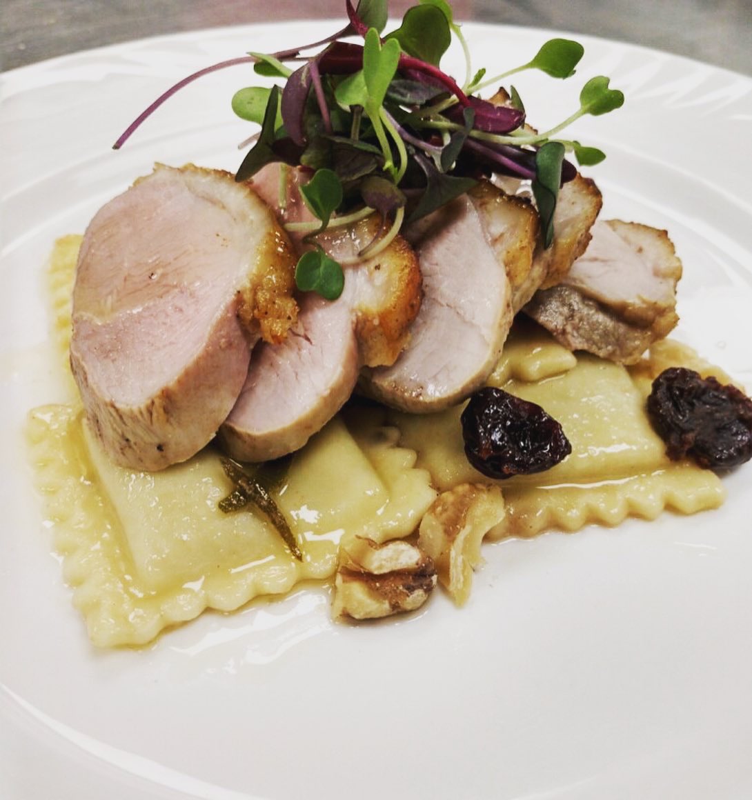 silverStone_tx's tweet photo. O M G Oven roasted duck breast over wild mushroom ravioli with a sage walnut cherry butter 😝...it’s no coincidence that spring training has begun, because our team hit it out of the park for https://t.co/iFBV2rfzD7 this weekend ⚾️ 🍷 #CreatingTheEventExperience #TeamSilverStone https://t.co/IowFQZ9HhY
